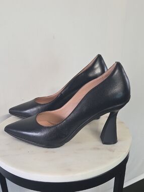 Cole Haan Black Pointed-Toe Sculpted Leather Heel Pumps Size 7.5
